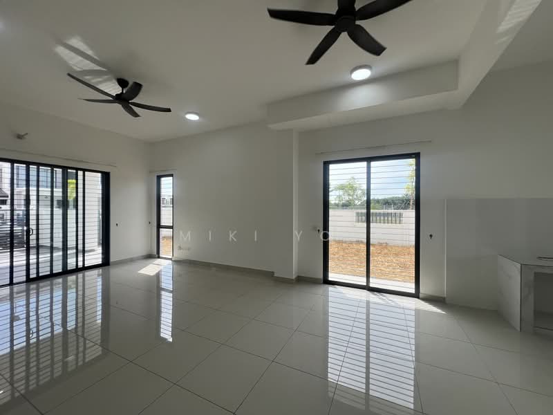 Rumah Teres 2 Tingkat untuk Disewa di Telok Panglima Garang (Selangor) - Miki You - Living Room - PropertyGuru.com.my