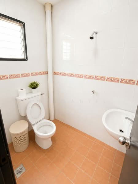 2-storey Terraced House for Sale in Seksyen 32, Kemuning Green Ville (Shah Alam) - Kho Daniel - Bathroom - PropertyGuru.com.my