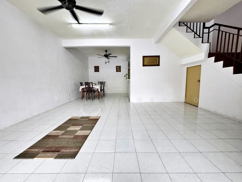 Rumah Teres 2 Tingkat untuk Dijual di Bandar Bukit Mahkota (Bangi) - Herman Sazwan Nor Rahim - Living Room - PropertyGuru.com.my