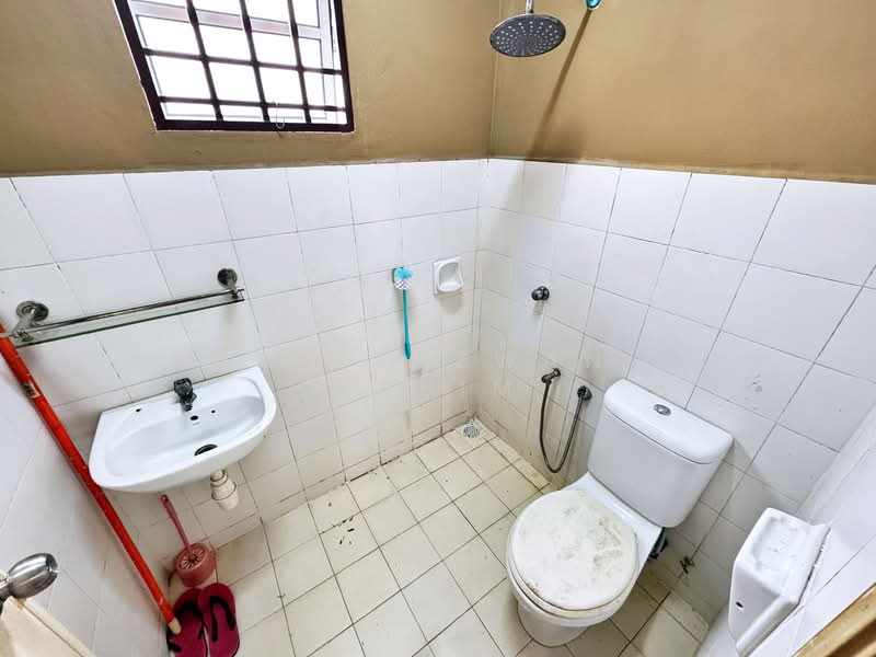 Rumah Teres 2 Tingkat untuk Dijual di Bandar Bukit Mahkota (Bangi) - Herman Sazwan Nor Rahim - Bathroom - PropertyGuru.com.my