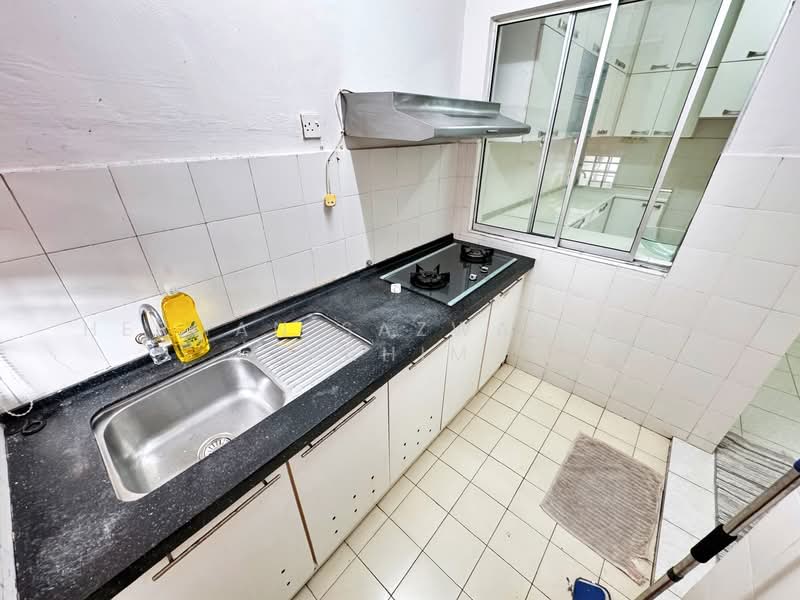 Rumah Teres 2 Tingkat untuk Dijual di Bandar Bukit Mahkota (Bangi) - Herman Sazwan Nor Rahim - Kitchen - PropertyGuru.com.my