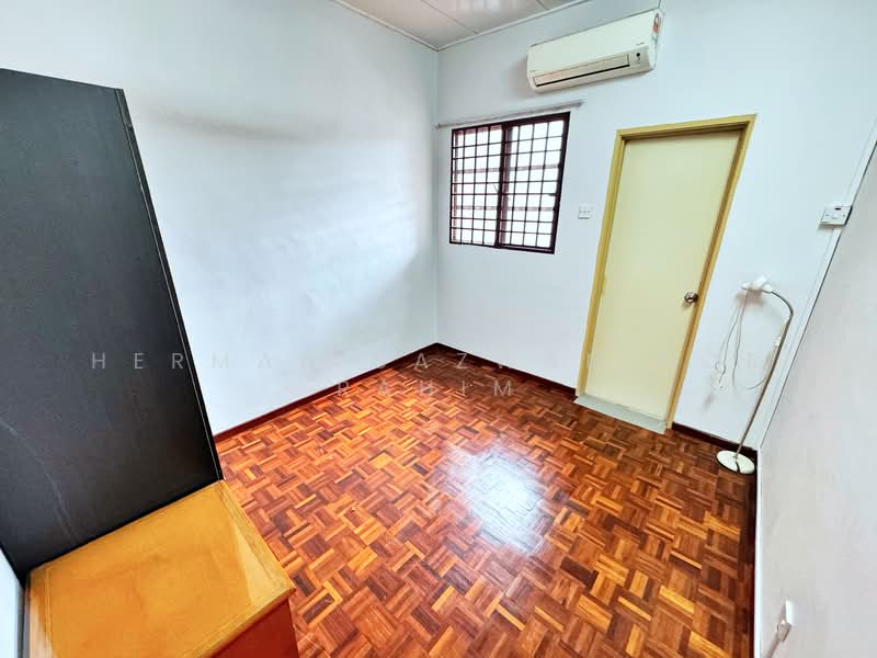 Rumah Teres 2 Tingkat untuk Dijual di Bandar Bukit Mahkota (Bangi) - Herman Sazwan Nor Rahim - Bedroom - PropertyGuru.com.my
