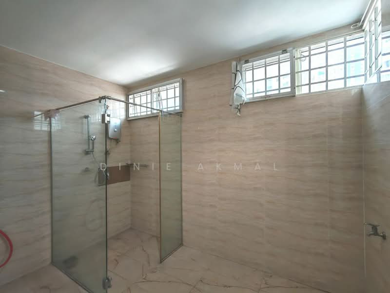 Semi-Detached House for Sale in Kuchai Lama (Kuala Lumpur) - Dinie Akmal - Bathroom - PropertyGuru.com.my