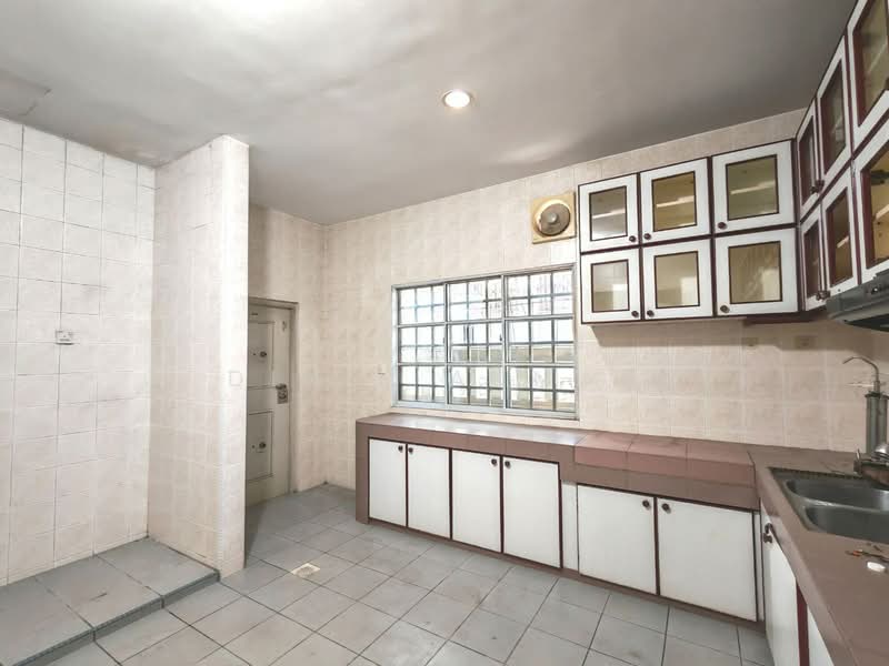 Semi-Detached House for Sale in Kuchai Lama (Kuala Lumpur) - Dinie Akmal - Kitchen - PropertyGuru.com.my