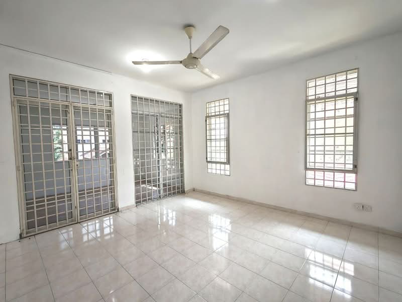Semi-Detached House for Sale in Kuchai Lama (Kuala Lumpur) - Dinie Akmal - Living Room - PropertyGuru.com.my