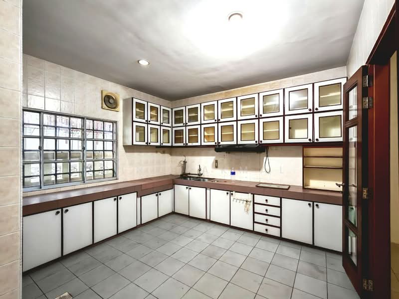 Semi-Detached House for Sale in Kuchai Lama (Kuala Lumpur) - Dinie Akmal - Kitchen - PropertyGuru.com.my
