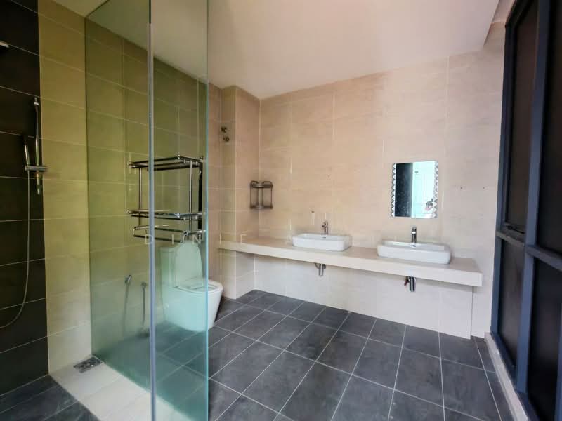 4-storey Terraced House for Sale in Damansara Perdana (Selangor) - Dinie Akmal - Bathroom - PropertyGuru.com.my