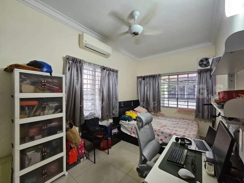Rumah Teres untuk Dijual di Seksyen 32, Kemuning Green Ville (Shah Alam) - Jim Ling - Bedroom - PropertyGuru.com.my