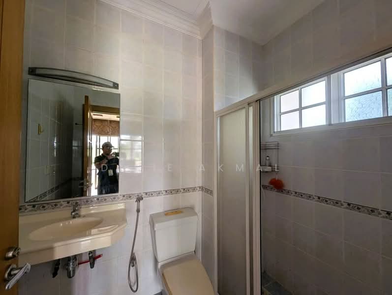Bungalow for Sale in Perdana Lakeview East (Cyberjaya) - Dinie Akmal - Bathroom - PropertyGuru.com.my