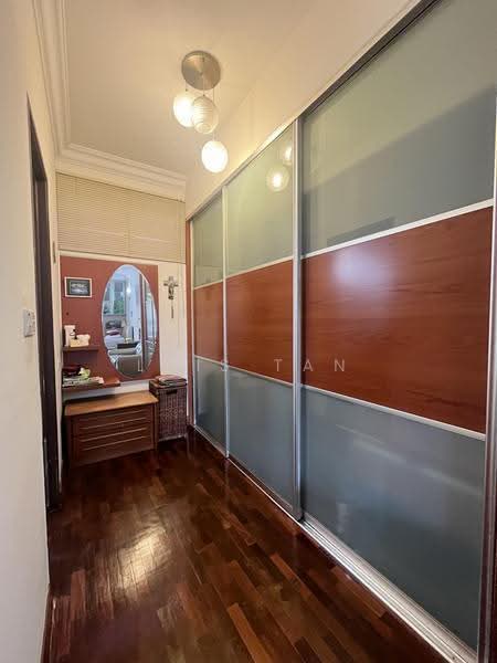 Kondominium untuk Dijual di 1 Bukit Utama - Lois Tan - Corridor - PropertyGuru.com.my
