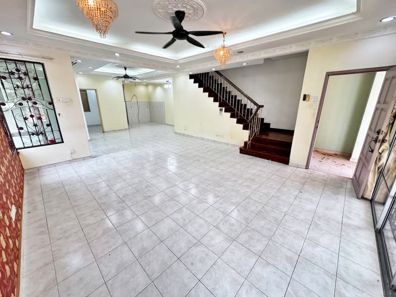 Rumah Kluster untuk Dijual di Bandar Seri Putra (Bangi) - Herman Sazwan Nor Rahim - Living Room - PropertyGuru.com.my