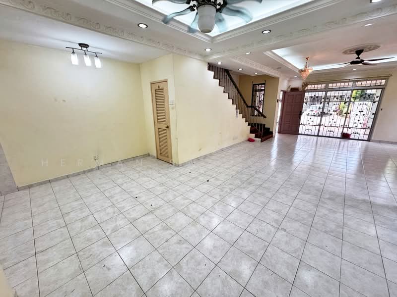 Rumah Kluster untuk Dijual di Bandar Seri Putra (Bangi) - Herman Sazwan Nor Rahim - Living Room - PropertyGuru.com.my