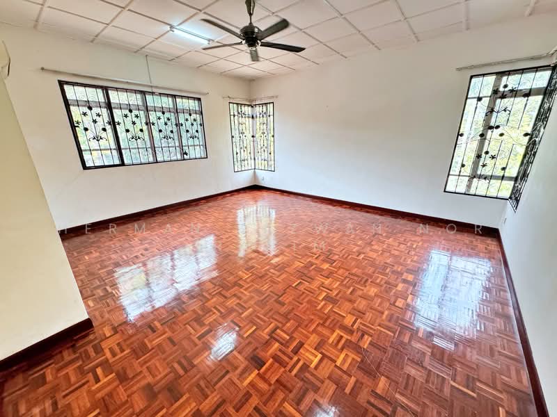 Rumah Kluster untuk Dijual di Bandar Seri Putra (Bangi) - Herman Sazwan Nor Rahim - Bedroom - PropertyGuru.com.my