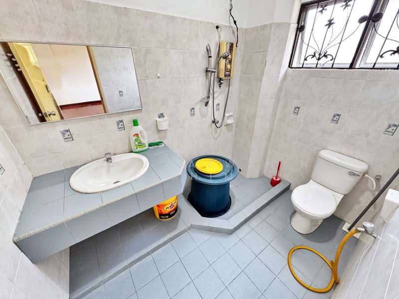 Rumah Kluster untuk Dijual di Bandar Seri Putra (Bangi) - Herman Sazwan Nor Rahim - Bathroom - PropertyGuru.com.my