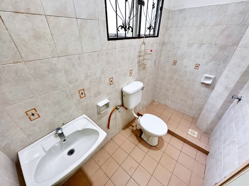 Rumah Kluster untuk Dijual di Bandar Seri Putra (Bangi) - Herman Sazwan Nor Rahim - Bathroom - PropertyGuru.com.my