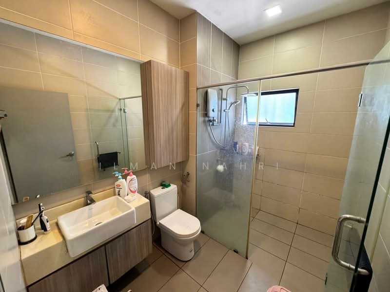 Rumah Teres 2 Tingkat untuk Dijual di Sepang (Selangor) - Ilman Nahri - Bathroom - PropertyGuru.com.my