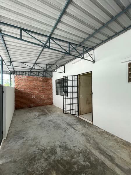 1-storey Terraced House for Sale in Tongkang Pechah (Batu Pahat) - Norlela . - Exterior - PropertyGuru.com.my