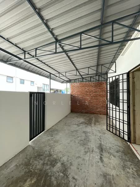 1-storey Terraced House for Sale in Tongkang Pechah (Batu Pahat) - Norlela . - Exterior - PropertyGuru.com.my