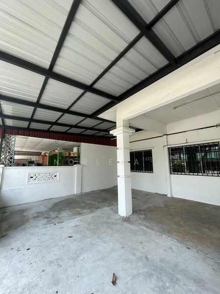 1-storey Terraced House for Sale in Tongkang Pechah (Batu Pahat) - Norlela . - Exterior - PropertyGuru.com.my