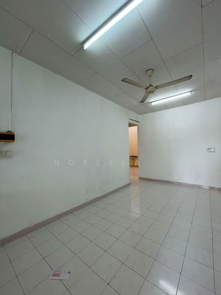1-storey Terraced House for Sale in Tongkang Pechah (Batu Pahat) - Norlela . - Interior - PropertyGuru.com.my