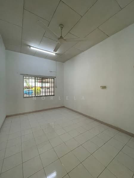 1-storey Terraced House for Sale in Tongkang Pechah (Batu Pahat) - Norlela . - Interior - PropertyGuru.com.my