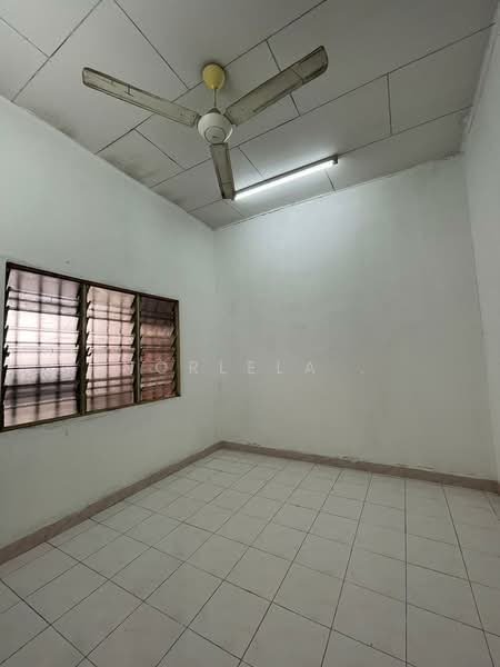 1-storey Terraced House for Sale in Tongkang Pechah (Batu Pahat) - Norlela . - Interior - PropertyGuru.com.my