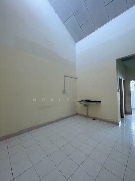 1-storey Terraced House for Sale in Tongkang Pechah (Batu Pahat) - Norlela . - Interior - PropertyGuru.com.my