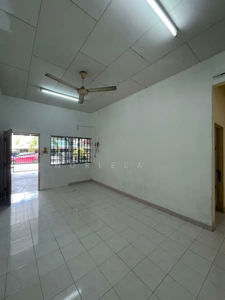 1-storey Terraced House for Sale in Tongkang Pechah (Batu Pahat) - Norlela . - Living Room - PropertyGuru.com.my