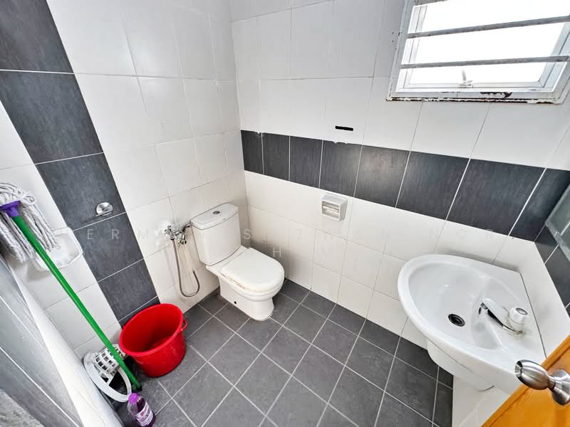 2-storey Terraced House for Sale in Nilai Impian (Nilai) - Herman Sazwan Nor Rahim - Bathroom - PropertyGuru.com.my