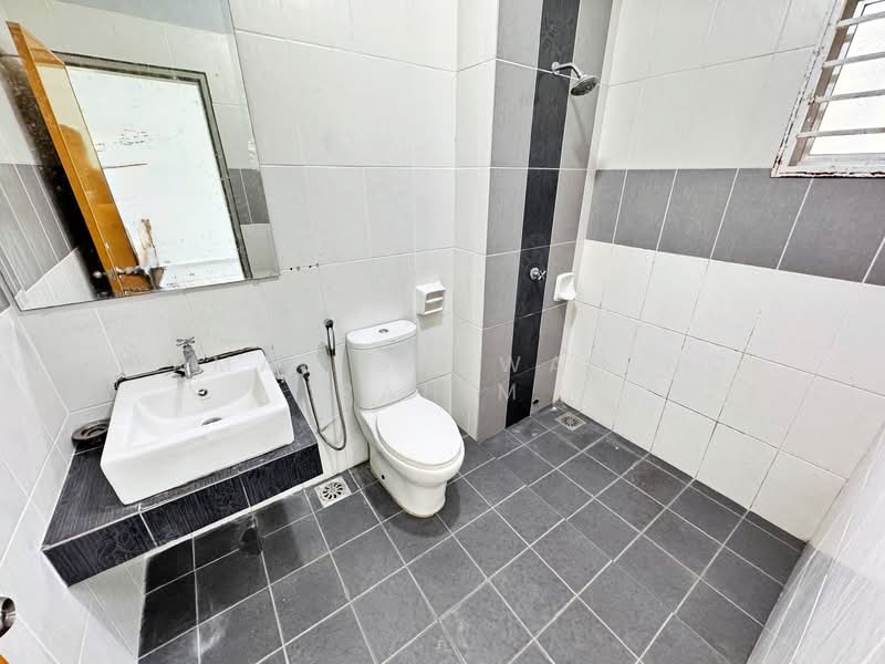 2-storey Terraced House for Sale in Nilai Impian (Nilai) - Herman Sazwan Nor Rahim - Bathroom - PropertyGuru.com.my