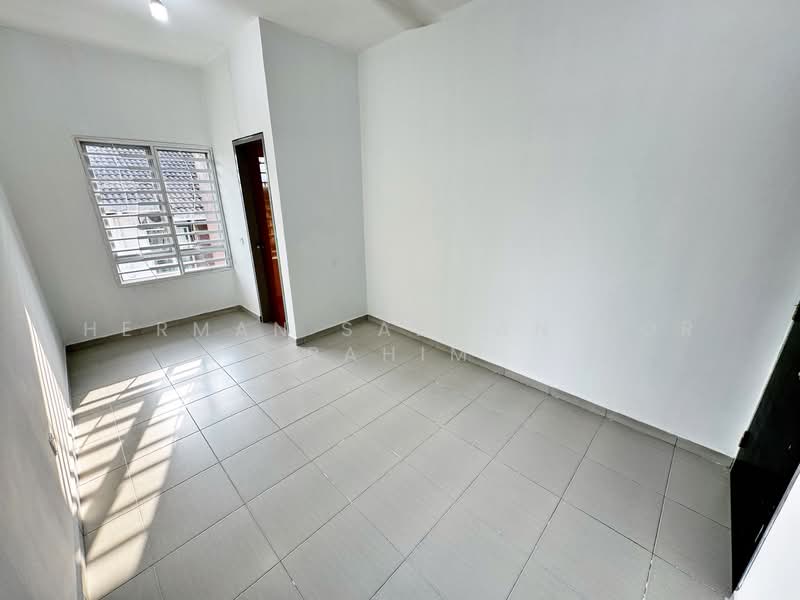 2-storey Terraced House for Sale in Nilai Impian (Nilai) - Herman Sazwan Nor Rahim - Bedroom - PropertyGuru.com.my