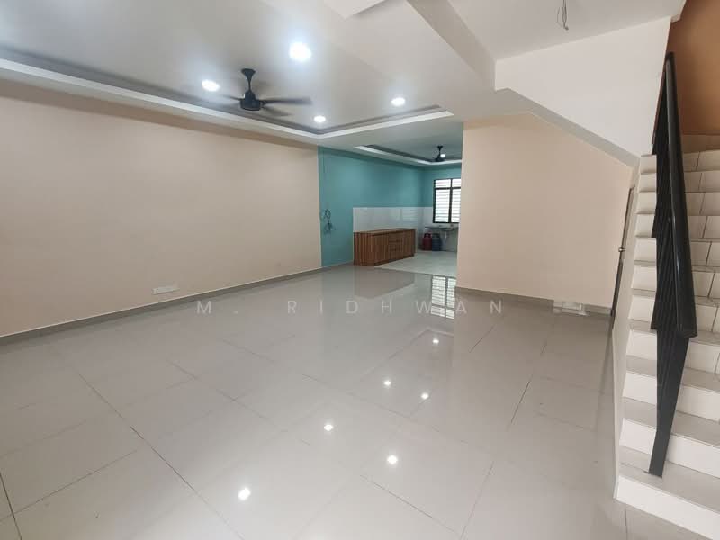Rumah Teres 2 Tingkat untuk Dijual di Rawang (Selangor) - M. Ridhwan - Living Room - PropertyGuru.com.my