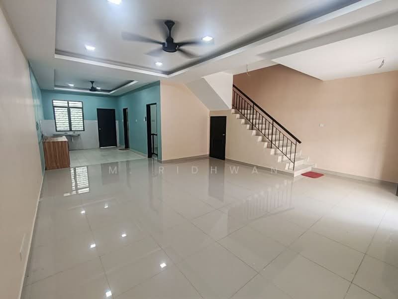 Rumah Teres 2 Tingkat untuk Dijual di Rawang (Selangor) - M. Ridhwan - Living Room - PropertyGuru.com.my