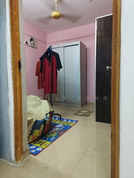 Flat for Sale at Flat Taman Ungku Tun Aminah - Janlly Jong - Bedroom - PropertyGuru.com.my