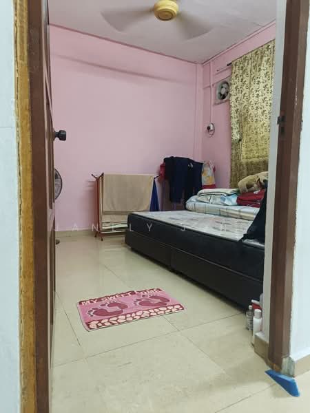 Flat for Sale at Flat Taman Ungku Tun Aminah - Janlly Jong - Bedroom - PropertyGuru.com.my