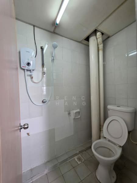 Pangsapuri untuk Disewa di Pangsapuri Seri Setia - Terence Phang - Bathroom - PropertyGuru.com.my