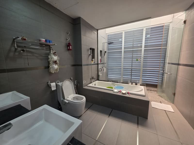 Semi-Detached House for Sale in Shah Alam (Selangor) - Joseph Chan - Master Bathroom - PropertyGuru.com.my