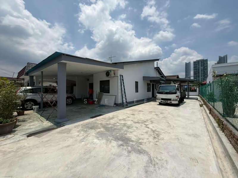 Semi-Detached House for Rent in Taman Iskandar (Johor Bahru) - Sze Lee - Exterior - PropertyGuru.com.my