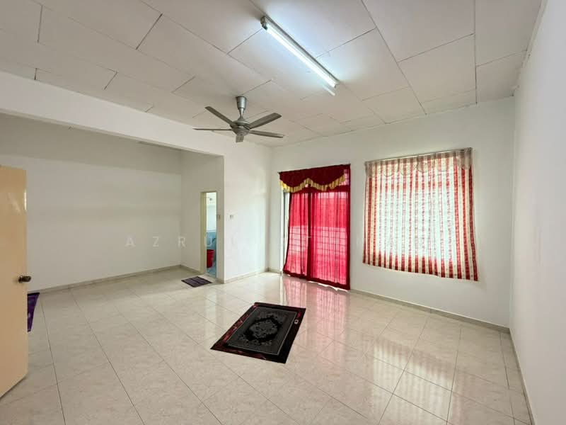 2-storey Terraced House for Sale in Taman Seremban Jaya (Rantau) - Azrul Othman - Living Room - PropertyGuru.com.my