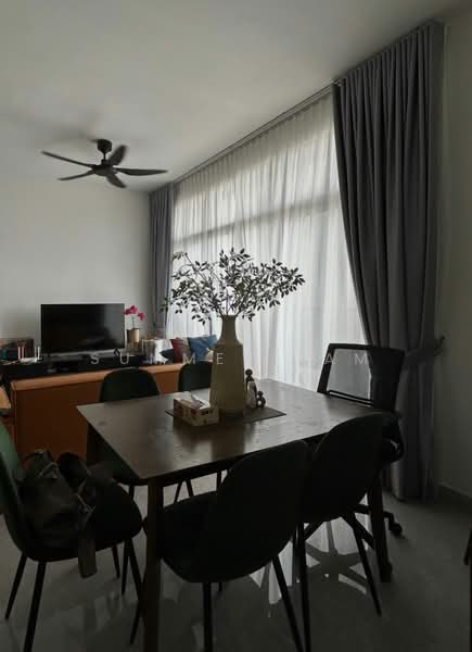 Servis Apartment untuk Disewa di Altris Residences @ The Quartz WM - Summer Tam - Living Room - PropertyGuru.com.my
