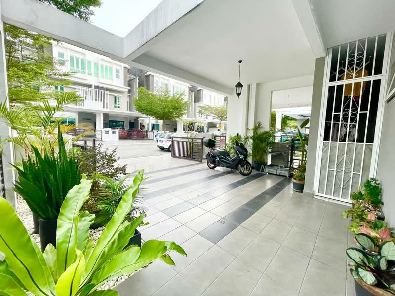 Rumah Teres 3.5 Tingkat untuk Dijual di Tiara East (Semenyih) - Azira Ahmad - Exterior - PropertyGuru.com.my