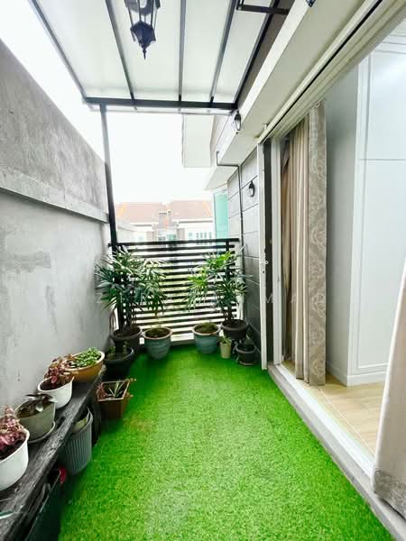 Rumah Teres 3.5 Tingkat untuk Dijual di Tiara East (Semenyih) - Azira Ahmad - Balcony - PropertyGuru.com.my