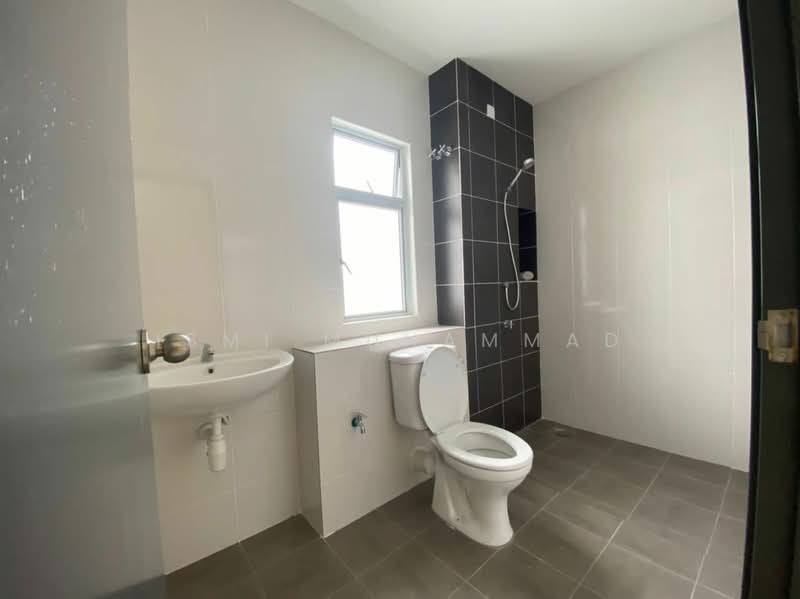 2-storey Terraced House for Sale in Iringan Bayu (Seremban) - Ismi Muhammad - Bathroom - PropertyGuru.com.my