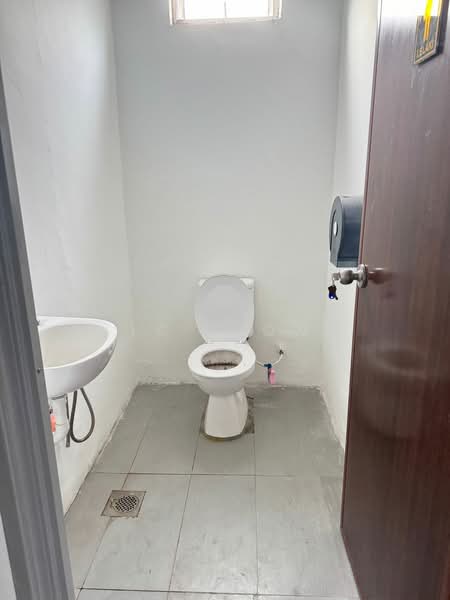 Kedai / Pejabat untuk Disewa di Kota Tinggi (Johor) - LC Seow - Bathroom - PropertyGuru.com.my