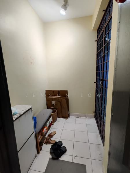 Kondominium untuk Dijual di Casa Puteri Condominium - Jenson Low - Entrance - PropertyGuru.com.my