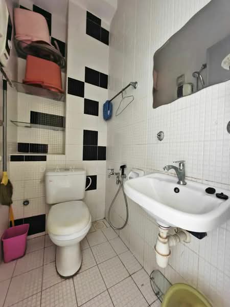 Service Residence for Sale at The Sky Executive Suites - Daniel Yong - Bathroom - PropertyGuru.com.my