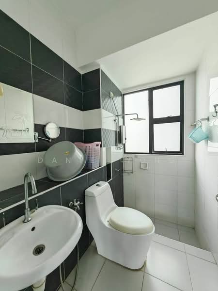 Service Residence for Sale at The Sky Executive Suites - Daniel Yong - Bathroom - PropertyGuru.com.my