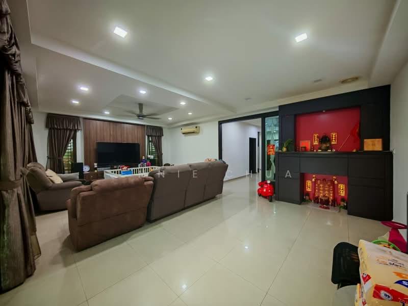Semi-Detached House for Sale in Taman Johor (Tampoi) - Fennie Chua - Living Room - PropertyGuru.com.my
