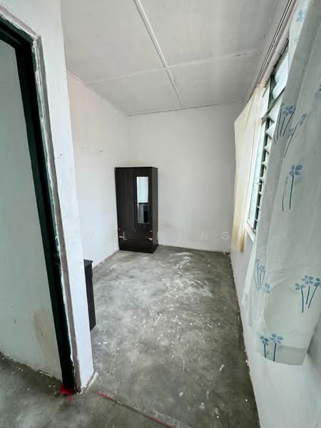 Rumah Teres 2 Tingkat untuk Dijual di Taman Sri Jaya (Kluang) - Wil Mong - Bedroom - PropertyGuru.com.my