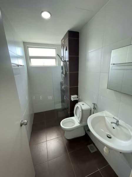 Condominium for Sale at Fairway Suites - Liew Lih Yi - Bathroom - PropertyGuru.com.my